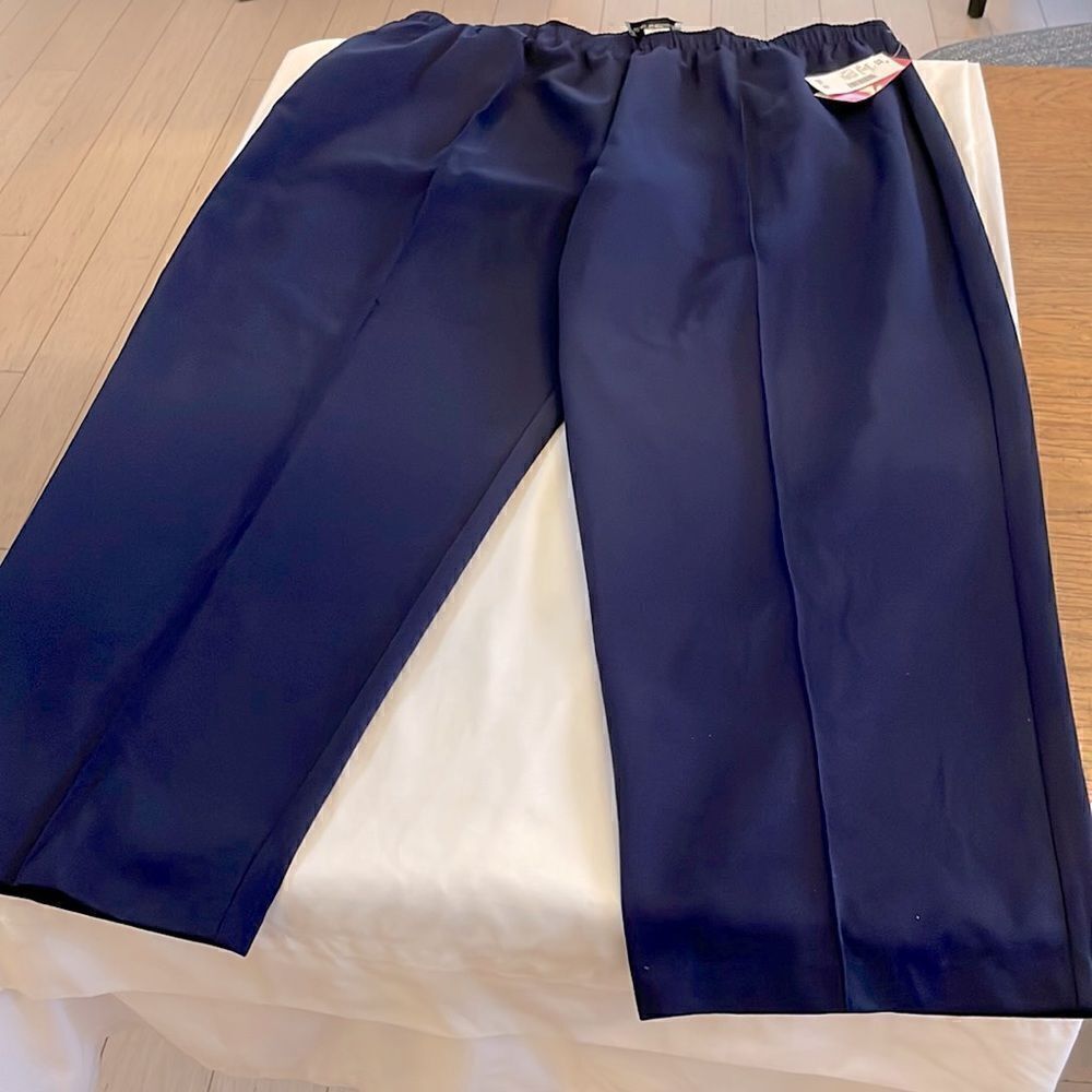 C. D. DANIELS NAVY BLUE CAPRIS.  NEW WITH TAGS.